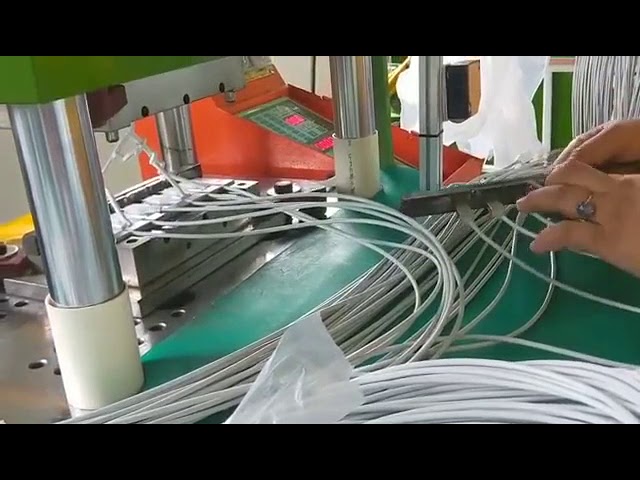 Литьевая машина для USB-кабелей: производство пластиковых разъемов