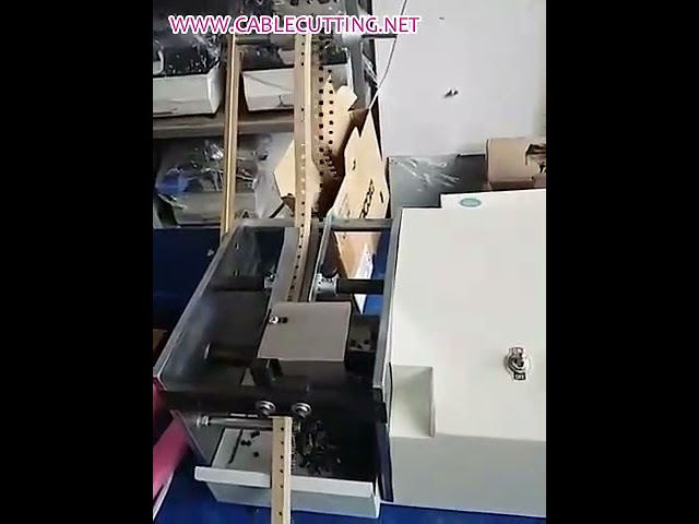 Автоматический станок для резки и гибки выводов конденсаторов