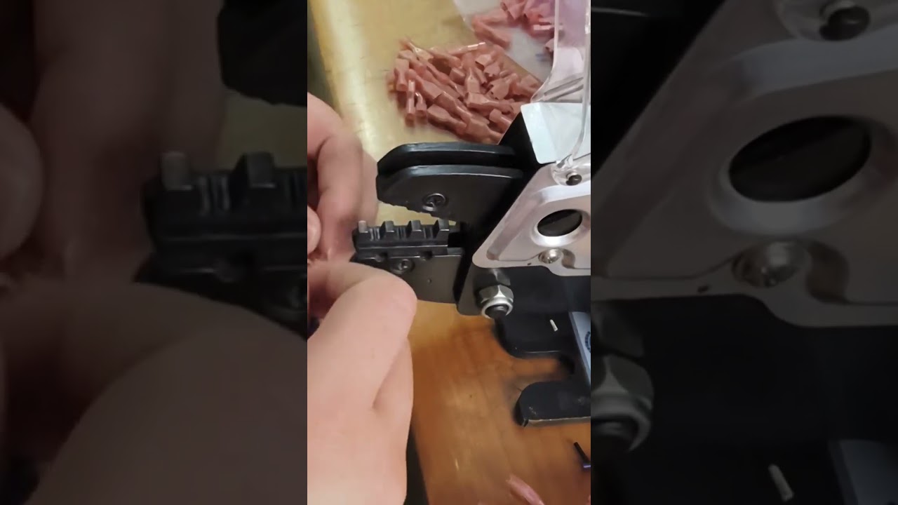 Мощная пневматическая машина для опрессовки клемм для массового производства #завод #оборудование